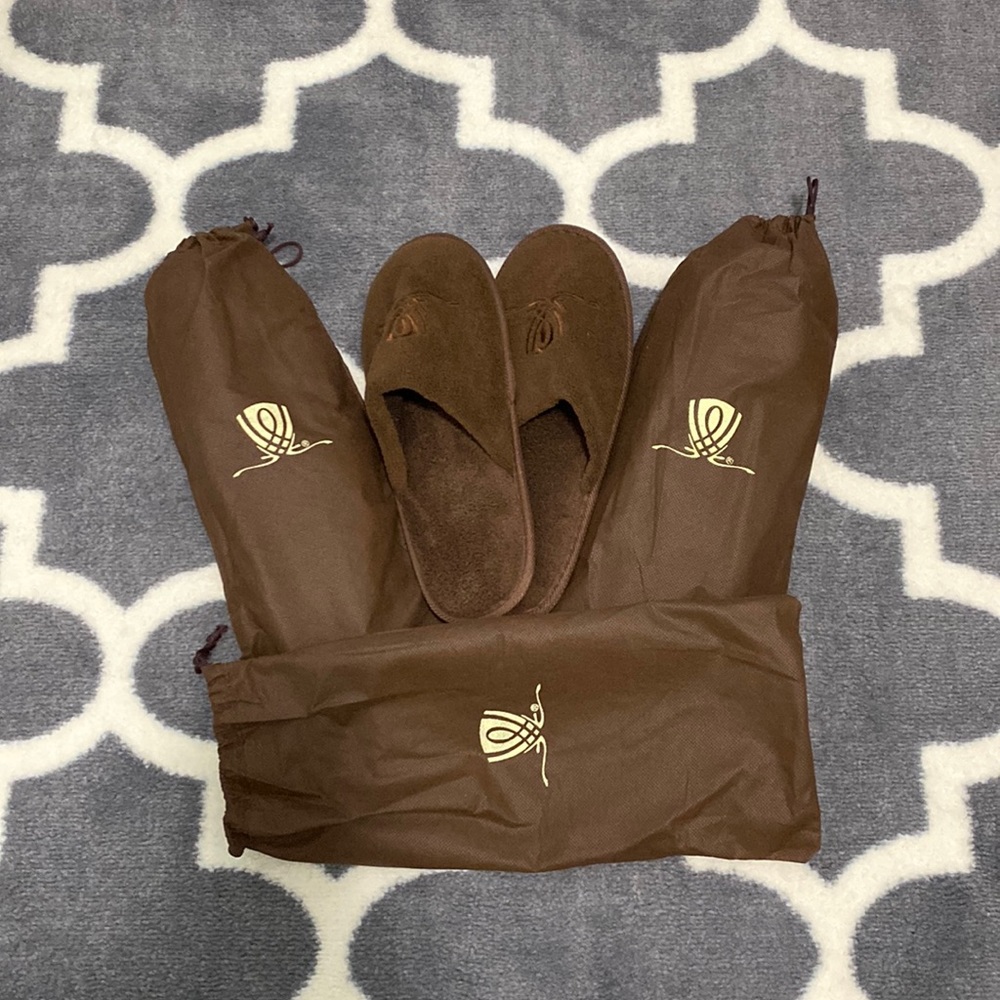 3 Pairs of Wynn Las Vegas Men’s Slippers
